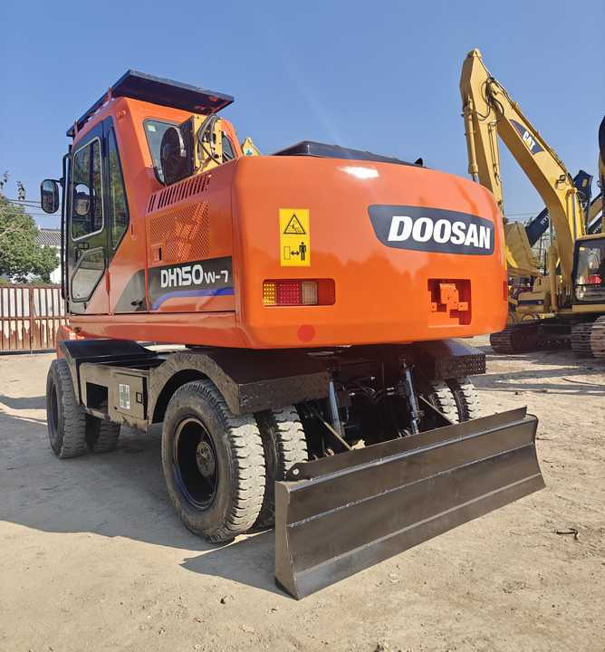Used Doosan DH150W-7 Model Wheel Excavator Second Hand Machine Popular Brand Korean Doosan Hydraulic Machinery - Escavadeira de rodas: foto 3 Used Doosan DH150W-7 Model Wheel Excavator Second Hand Machine Popular Brand Korean Doosan Hydraulic Machinery - Escavadeira de rodas: foto 3