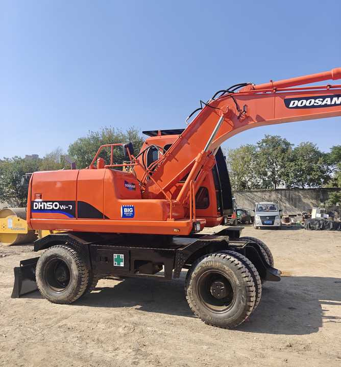 Used Doosan DH150W-7 Model Wheel Excavator Second Hand Machine Popular Brand Korean Doosan Hydraulic Machinery - Escavadeira de rodas: foto 2 Used Doosan DH150W-7 Model Wheel Excavator Second Hand Machine Popular Brand Korean Doosan Hydraulic Machinery - Escavadeira de rodas: foto 2