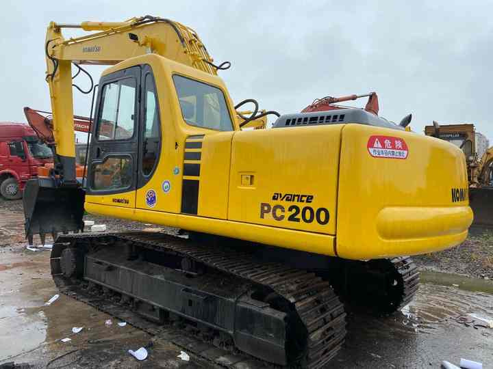 Used Good Quality Japan Original PC220-6 in Good Condition PC220-6 Komatsu - Escavadora de rastos: foto 2 Used Good Quality Japan Original PC220-6 in Good Condition PC220-6 Komatsu - Escavadora de rastos: foto 2