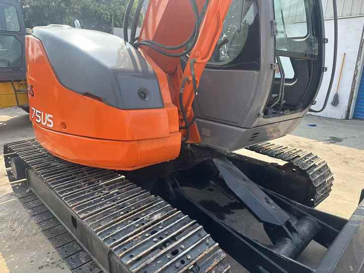 Used HITACHI ZX-75 - Escavadora de rastos: foto 4 Used HITACHI ZX-75 - Escavadora de rastos: foto 4