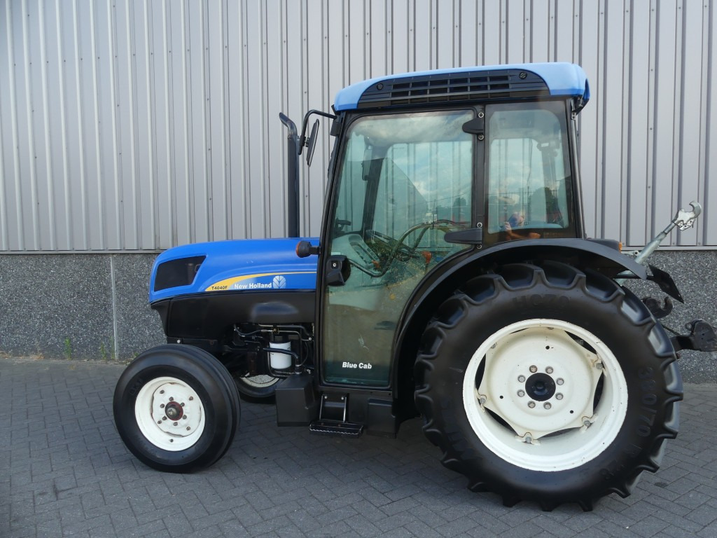 NEW HOLLAND T4040F - Mini trator: foto 2 NEW HOLLAND T4040F - Mini trator: foto 2