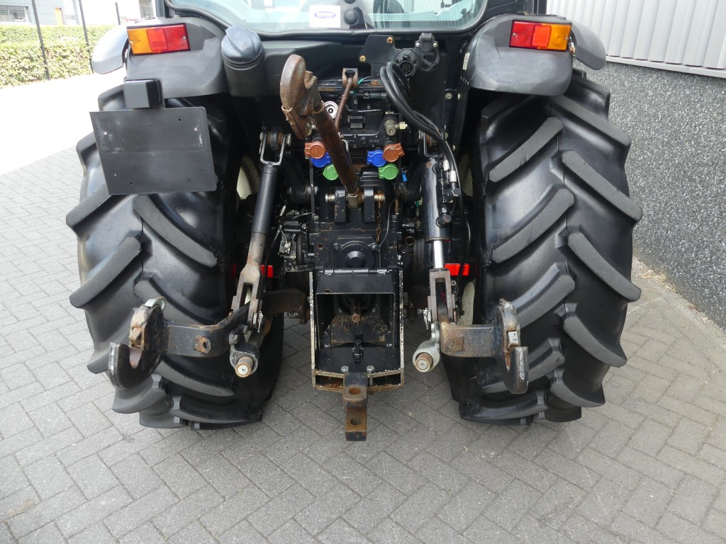 New Holland T4.100F - Mini trator: foto 5 New Holland T4.100F - Mini trator: foto 5