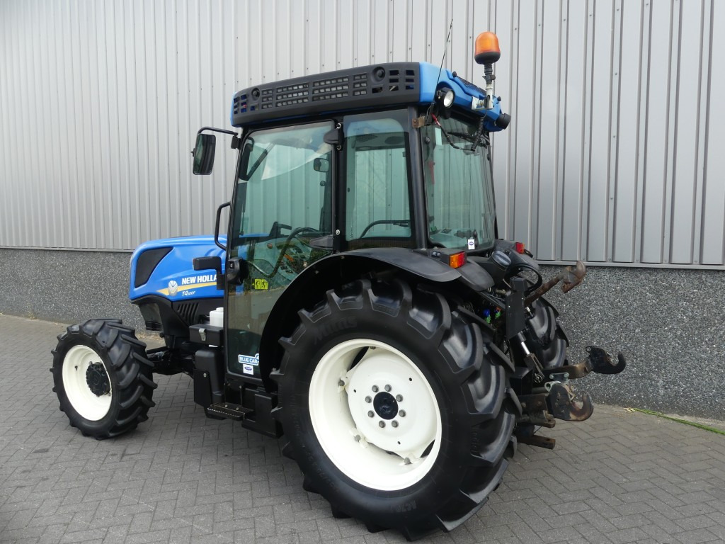New Holland T4.100F - Mini trator: foto 3 New Holland T4.100F - Mini trator: foto 3