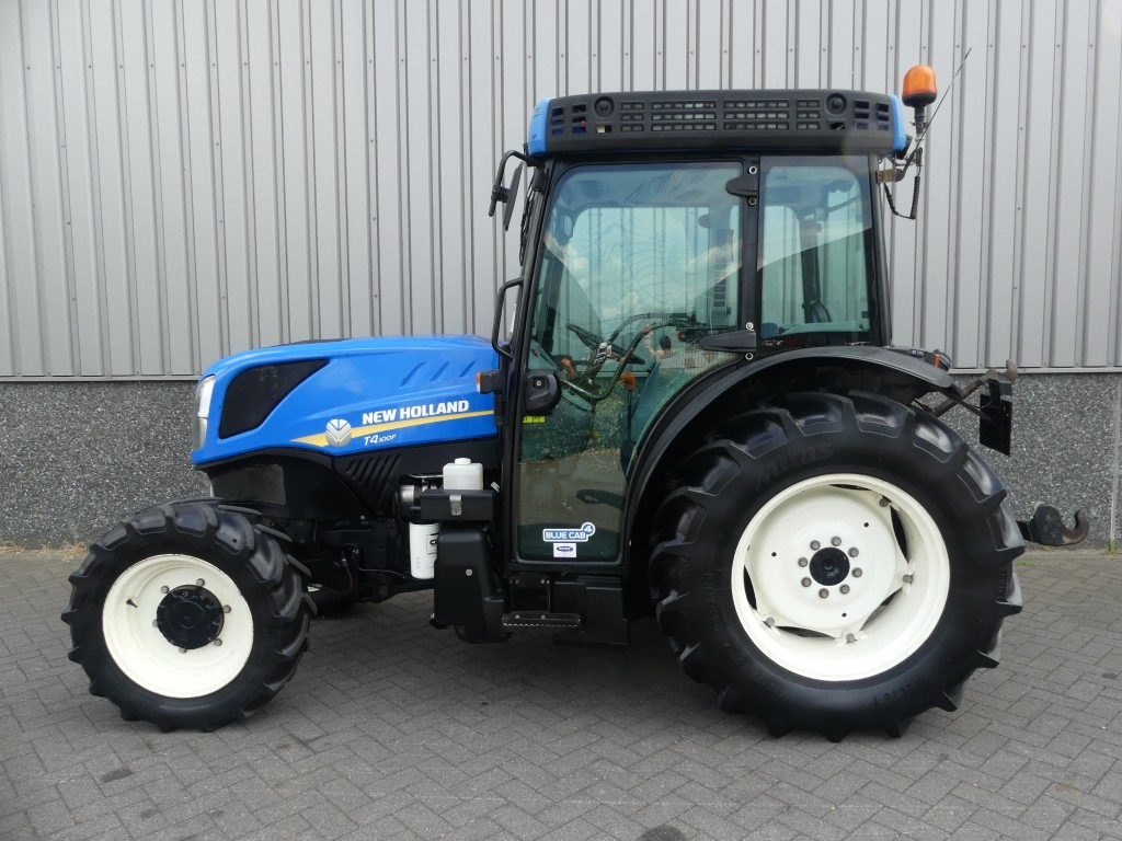 New Holland T4.100F - Mini trator: foto 2 New Holland T4.100F - Mini trator: foto 2