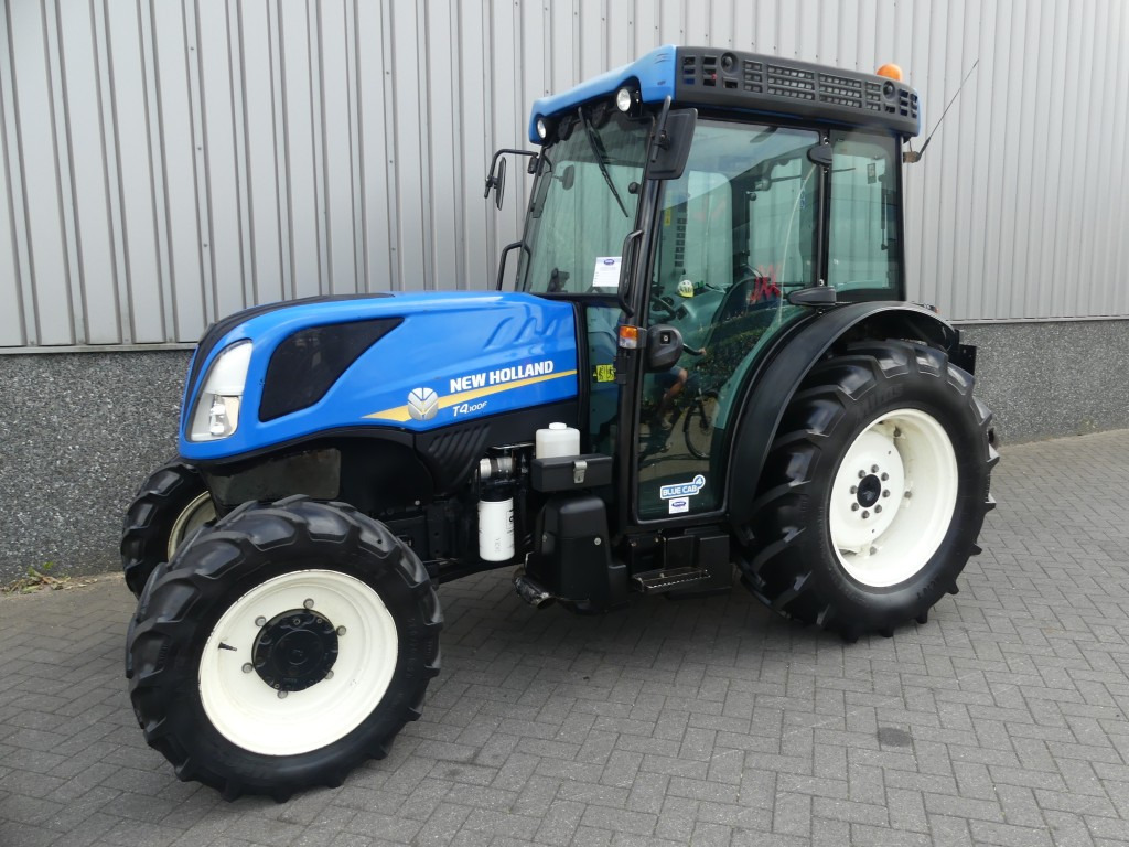 New Holland T4.100F - Mini trator: foto 1 New Holland T4.100F - Mini trator: foto 1
