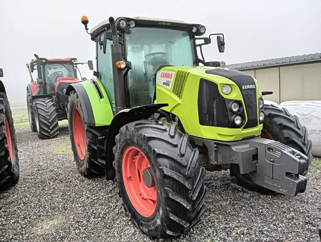 Claas Arion 440 - Trator: foto 1 Claas Arion 440 - Trator: foto 1