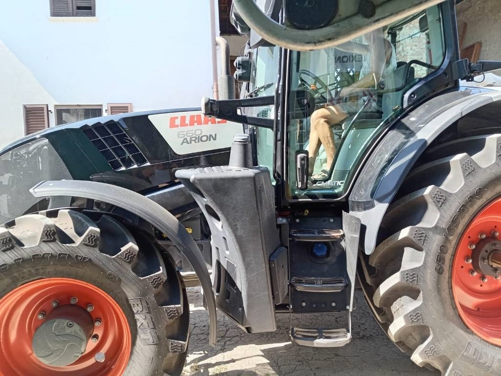 Claas Arion 660 CMATIC - Trator: foto 4 Claas Arion 660 CMATIC - Trator: foto 4