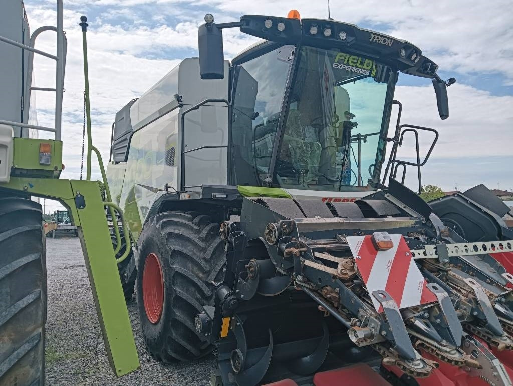 Claas TRION 750 - Ceifeira debulhadora: foto 1 Claas TRION 750 - Ceifeira debulhadora: foto 1