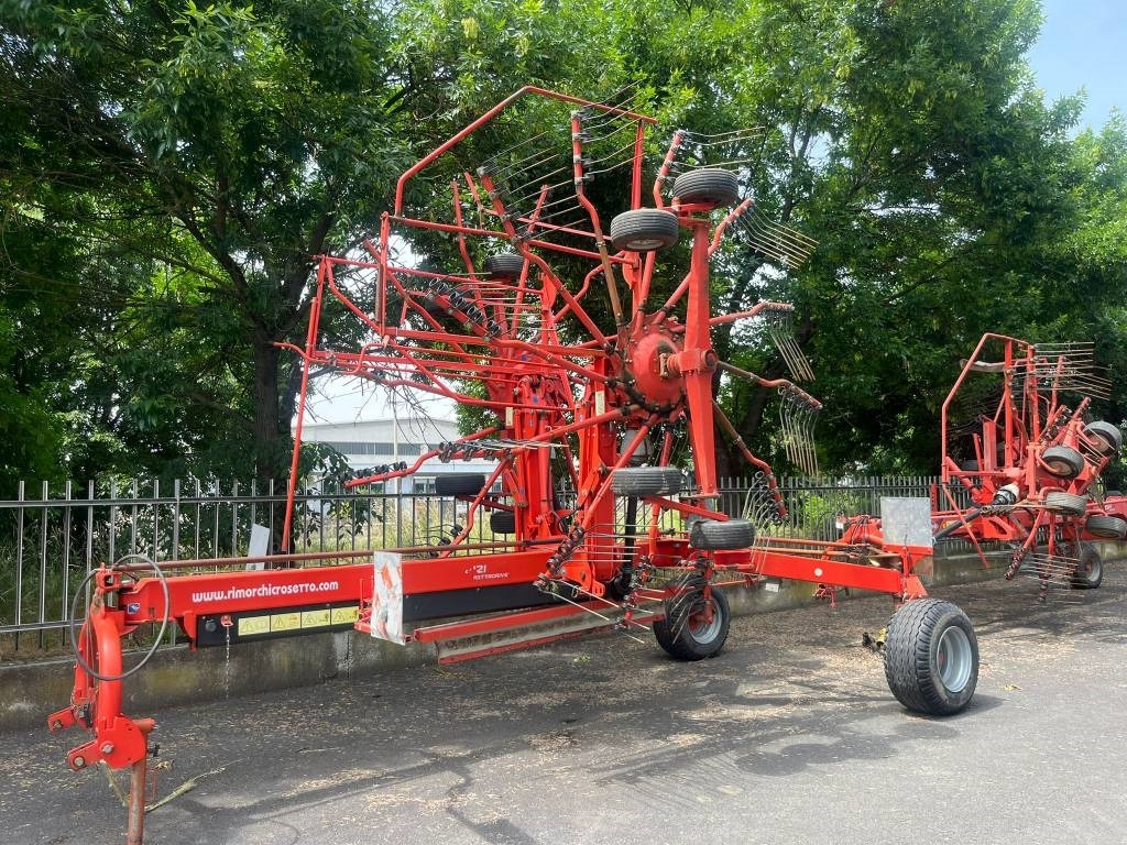 Kuhn GA 8121 - Ancinho enleirador: foto 1 Kuhn GA 8121 - Ancinho enleirador: foto 1