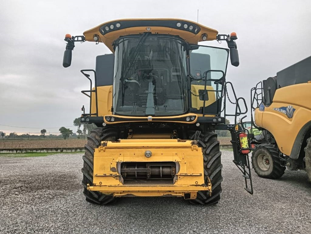 Ceifeira debulhadora New Holland CR 7.90: foto 18