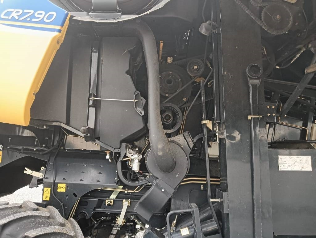Ceifeira debulhadora New Holland CR 7.90: foto 21
