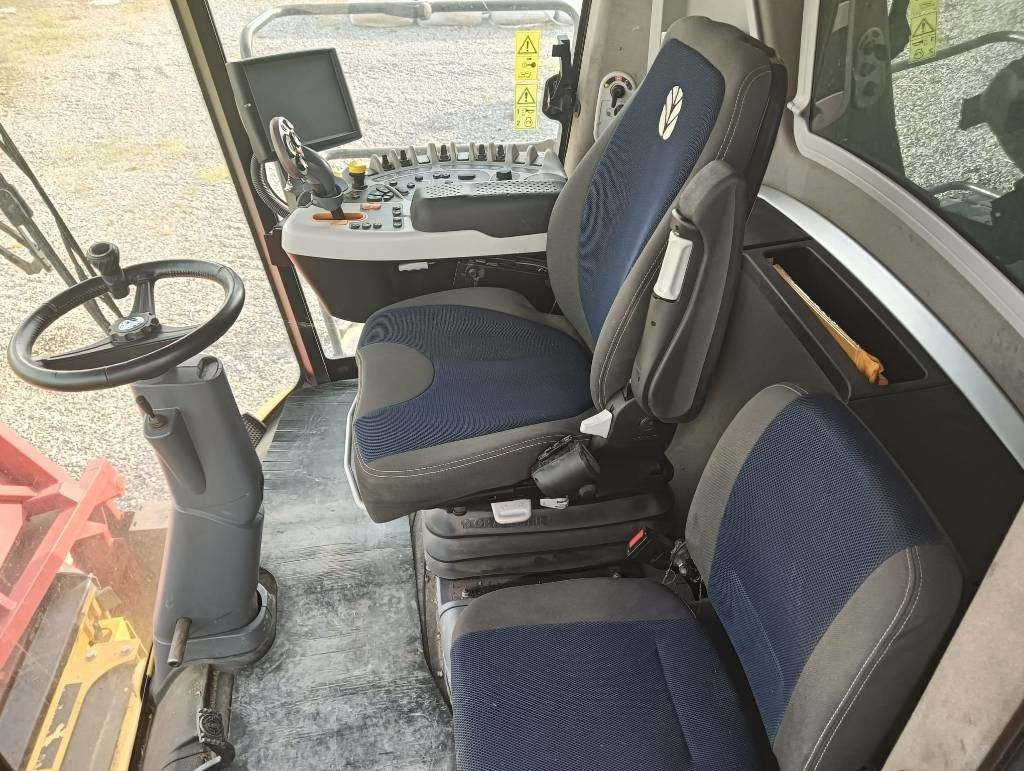 New Holland CR 7.90 - Ceifeira debulhadora: foto 4 New Holland CR 7.90 - Ceifeira debulhadora: foto 4