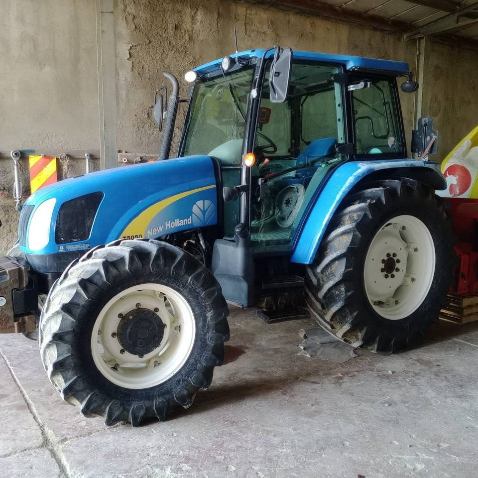 New Holland T 5050 - Trator: foto 1 New Holland T 5050 - Trator: foto 1
