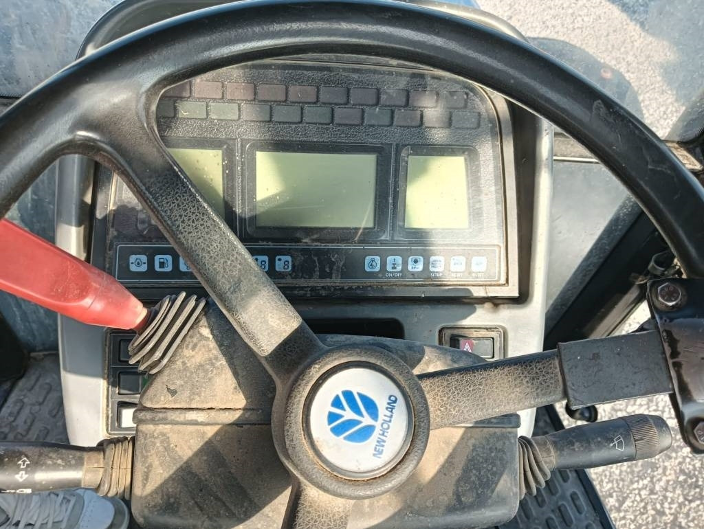 New Holland TS 100 - Trator: foto 2 New Holland TS 100 - Trator: foto 2