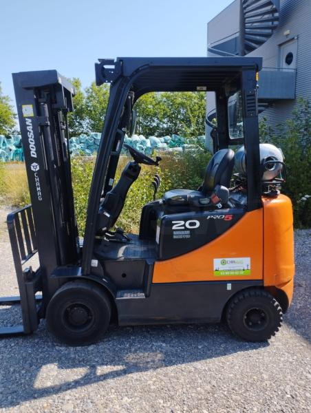 Doosan Chariot élévateur fenwick 2t gaz DOOSAN fenwick - Empilhadeira a gás: foto 1 Doosan Chariot élévateur fenwick 2t gaz DOOSAN fenwick - Empilhadeira a gás: foto 1