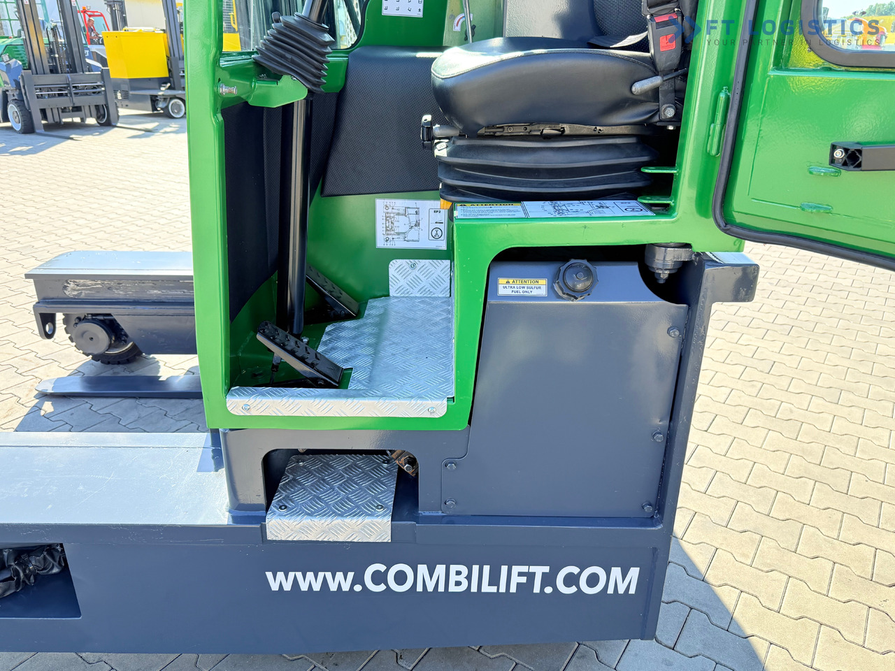 COMBILIFT C3000 / DUPLEX - 4100MM / DIESEL / FREE LIFT / CABIN / LIKE NEW - Empilhador de 4 vias: foto 5 COMBILIFT C3000 / DUPLEX - 4100MM / DIESEL / FREE LIFT / CABIN / LIKE NEW - Empilhador de 4 vias: foto 5