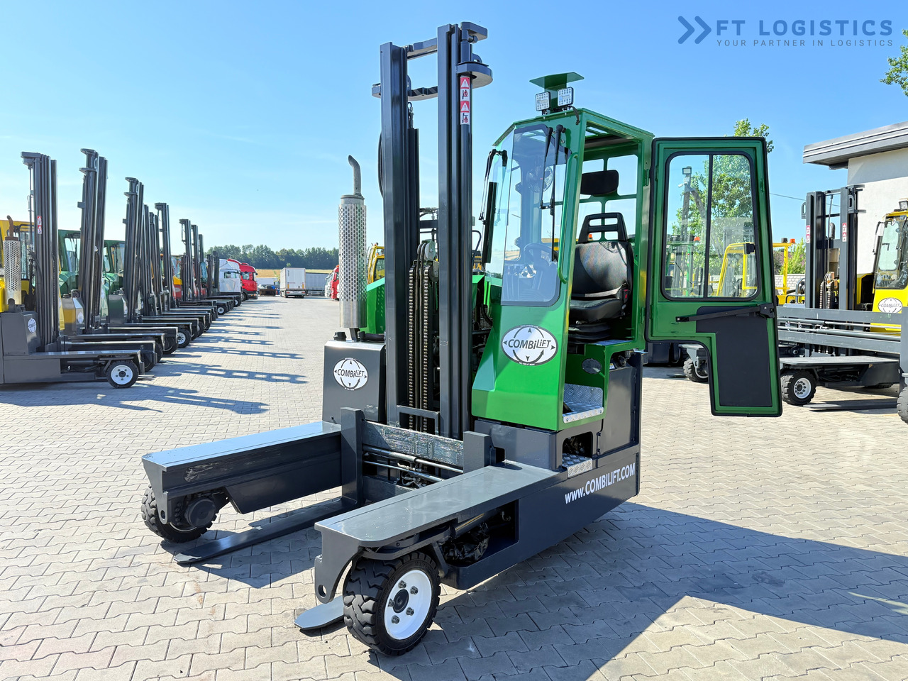 COMBILIFT C3000 / DUPLEX - 4100MM / DIESEL / FREE LIFT / CABIN / LIKE NEW - Empilhador de 4 vias: foto 4 COMBILIFT C3000 / DUPLEX - 4100MM / DIESEL / FREE LIFT / CABIN / LIKE NEW - Empilhador de 4 vias: foto 4