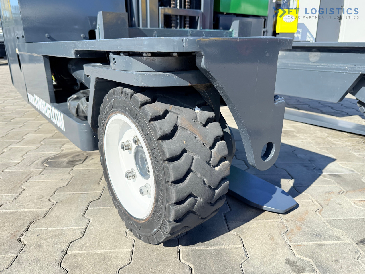 COMBILIFT C3000 / DUPLEX - 4100MM / DIESEL / FREE LIFT / CABIN / LIKE NEW - Empilhador de 4 vias: foto 2 COMBILIFT C3000 / DUPLEX - 4100MM / DIESEL / FREE LIFT / CABIN / LIKE NEW - Empilhador de 4 vias: foto 2