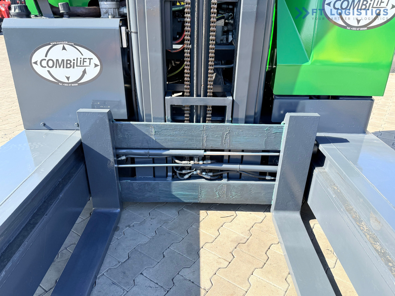 COMBILIFT C3000 / DUPLEX - 4100MM / DIESEL / FREE LIFT / CABIN / LIKE NEW - Empilhador de 4 vias: foto 3 COMBILIFT C3000 / DUPLEX - 4100MM / DIESEL / FREE LIFT / CABIN / LIKE NEW - Empilhador de 4 vias: foto 3