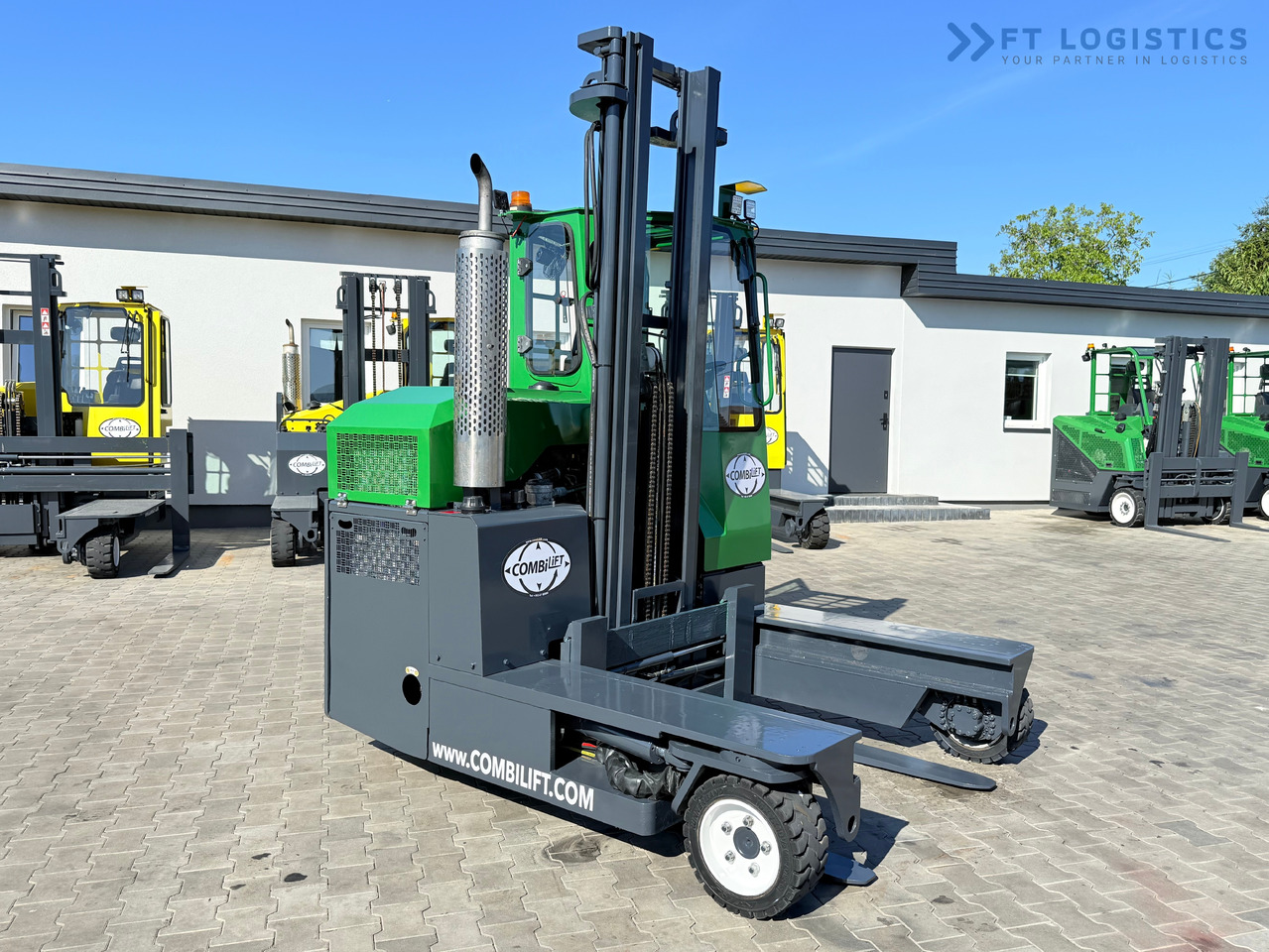 COMBILIFT C3000 / DUPLEX - 4100MM / DIESEL / FREE LIFT / CABIN / LIKE NEW - Empilhador de 4 vias: foto 1 COMBILIFT C3000 / DUPLEX - 4100MM / DIESEL / FREE LIFT / CABIN / LIKE NEW - Empilhador de 4 vias: foto 1