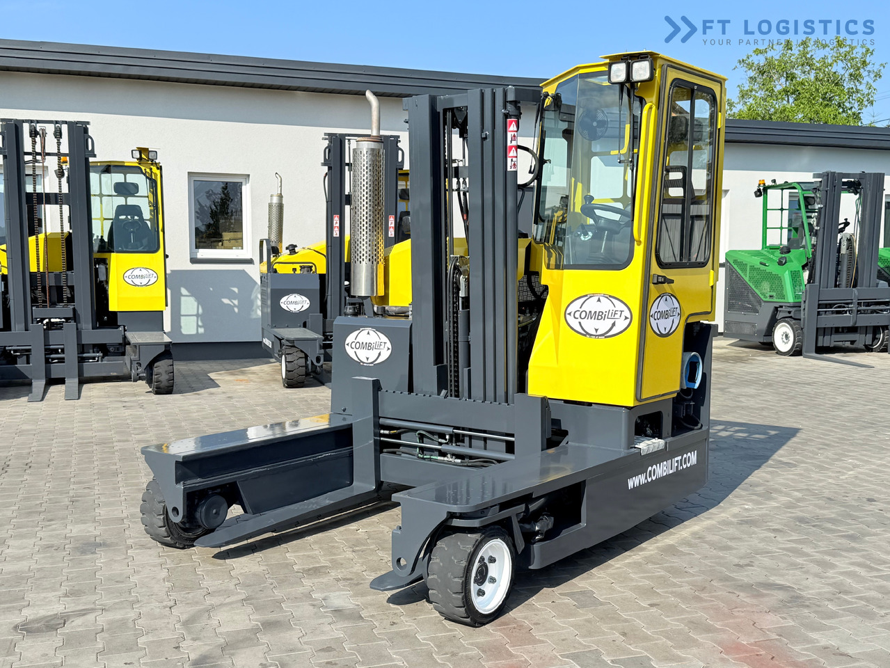 COMBILIFT C3000 / GAS / TRIPLEX - 4900MM / ONLY 1537 HOURS / FORK POSITIONER / CABIN / LIKE NEW - Empilhador de 4 vias: foto 1 COMBILIFT C3000 / GAS / TRIPLEX - 4900MM / ONLY 1537 HOURS / FORK POSITIONER / CABIN / LIKE NEW - Empilhador de 4 vias: foto 1