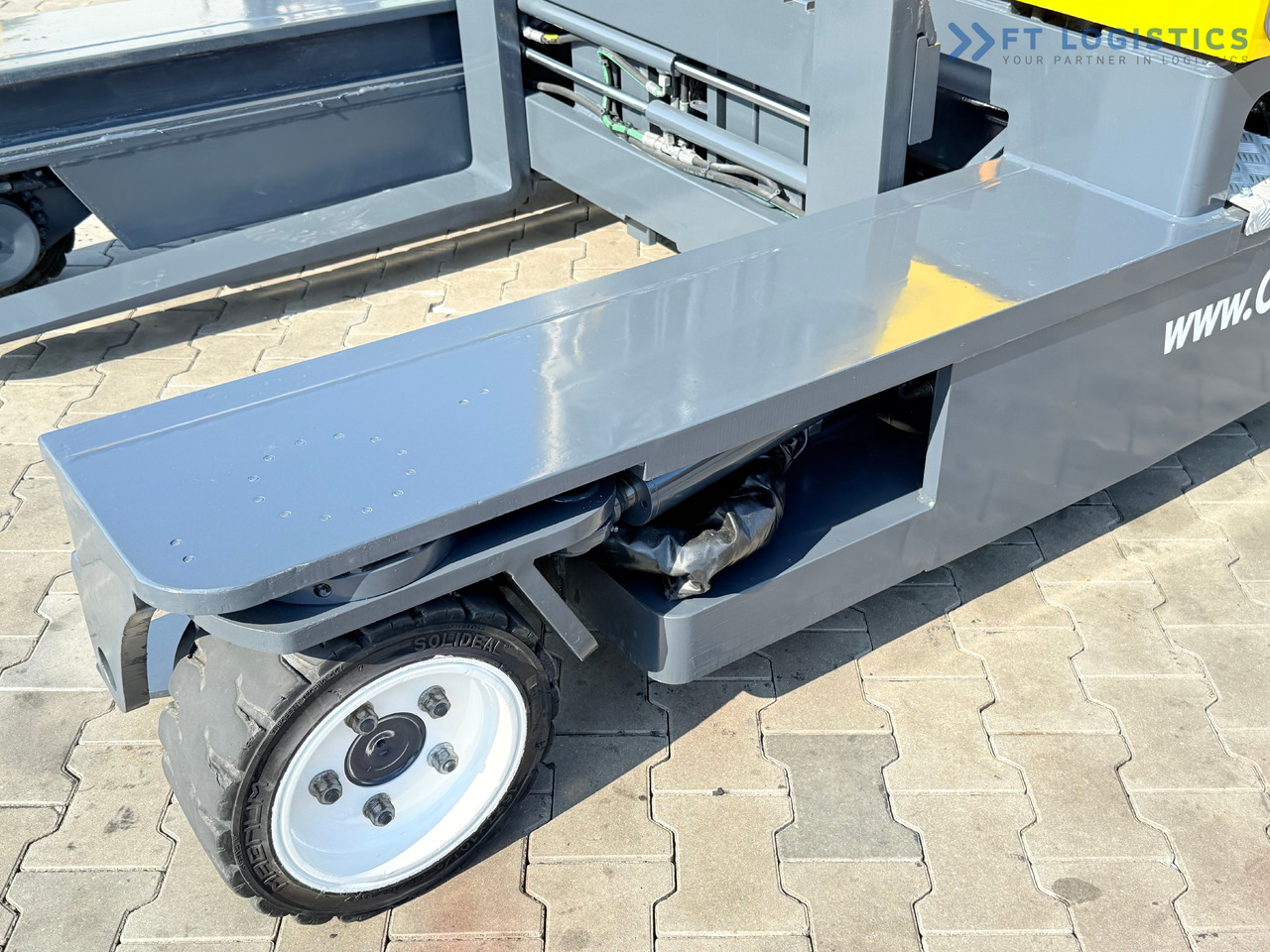 COMBILIFT C3000 / GAS / TRIPLEX - 4900MM / ONLY 1537 HOURS / FORK POSITIONER / CABIN / LIKE NEW - Empilhador de 4 vias: foto 4 COMBILIFT C3000 / GAS / TRIPLEX - 4900MM / ONLY 1537 HOURS / FORK POSITIONER / CABIN / LIKE NEW - Empilhador de 4 vias: foto 4