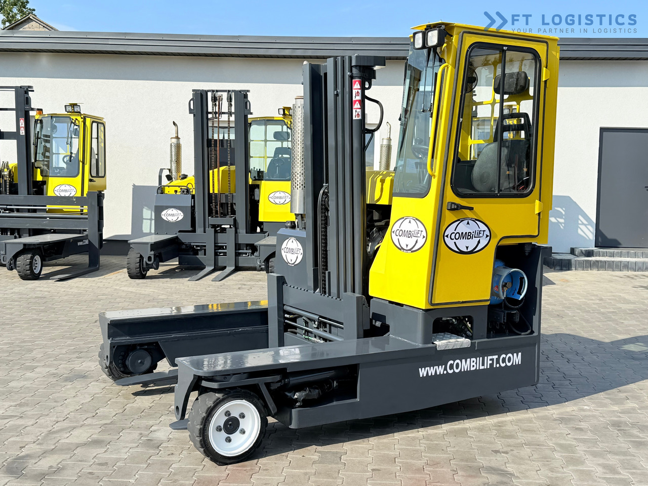 COMBILIFT C3000 / GAS / TRIPLEX - 4900MM / ONLY 1537 HOURS / FORK POSITIONER / CABIN / LIKE NEW - Empilhador de 4 vias: foto 2 COMBILIFT C3000 / GAS / TRIPLEX - 4900MM / ONLY 1537 HOURS / FORK POSITIONER / CABIN / LIKE NEW - Empilhador de 4 vias: foto 2