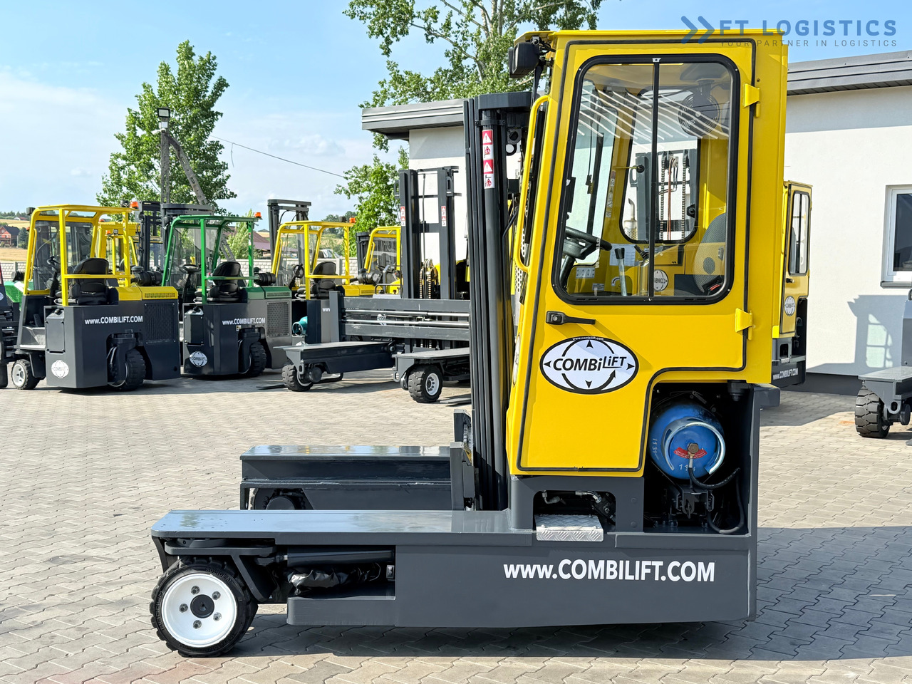 COMBILIFT C3000 / GAS / TRIPLEX - 4900MM / ONLY 1537 HOURS / FORK POSITIONER / CABIN / LIKE NEW - Empilhador de 4 vias: foto 3 COMBILIFT C3000 / GAS / TRIPLEX - 4900MM / ONLY 1537 HOURS / FORK POSITIONER / CABIN / LIKE NEW - Empilhador de 4 vias: foto 3