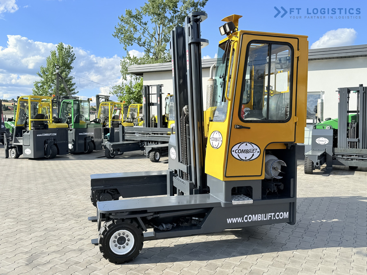 COMBILIFT C4000 / GAS / DUPLEX - 4100MM / SIDE SHIFT / FREE LIFT / FULL HEATED CABIN / ONLY 4223 HOURS / CONDITION – LIKE NEW! - Empilhador de 4 vias: foto 3 COMBILIFT C4000 / GAS / DUPLEX - 4100MM / SIDE SHIFT / FREE LIFT / FULL HEATED CABIN / ONLY 4223 HOURS / CONDITION – LIKE NEW! - Empilhador de 4 vias: foto 3