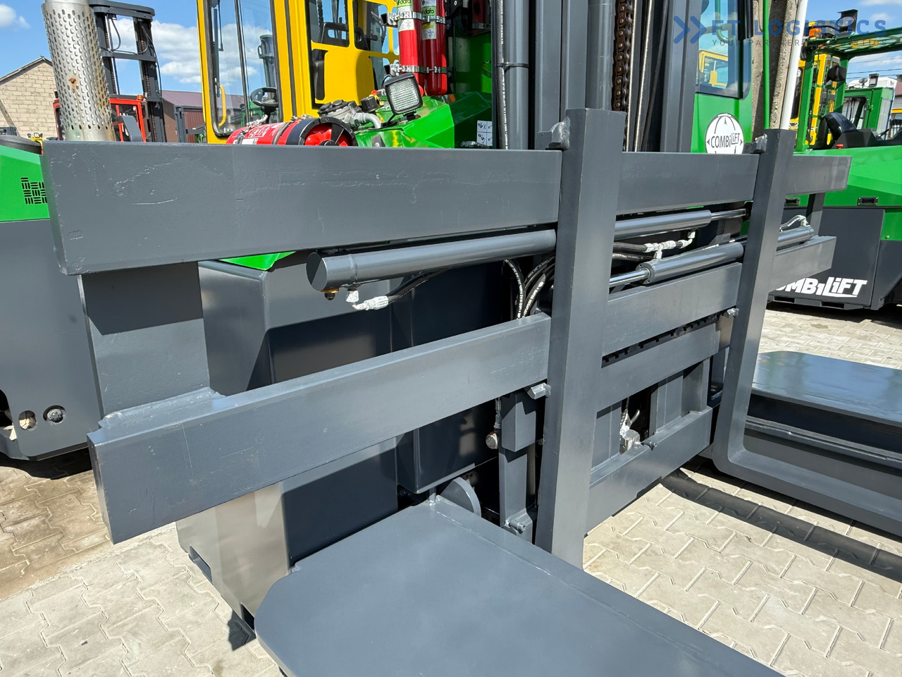 COMBILIFT C5000E / ELECTRIC / TRIPLEX 8300MM / FULL FREE LIFT / WIDE POSITIONER / FORK SIDESHIFT / BATTERY LIKE NEW - Empilhador de 4 vias: foto 5 COMBILIFT C5000E / ELECTRIC / TRIPLEX 8300MM / FULL FREE LIFT / WIDE POSITIONER / FORK SIDESHIFT / BATTERY LIKE NEW - Empilhador de 4 vias: foto 5