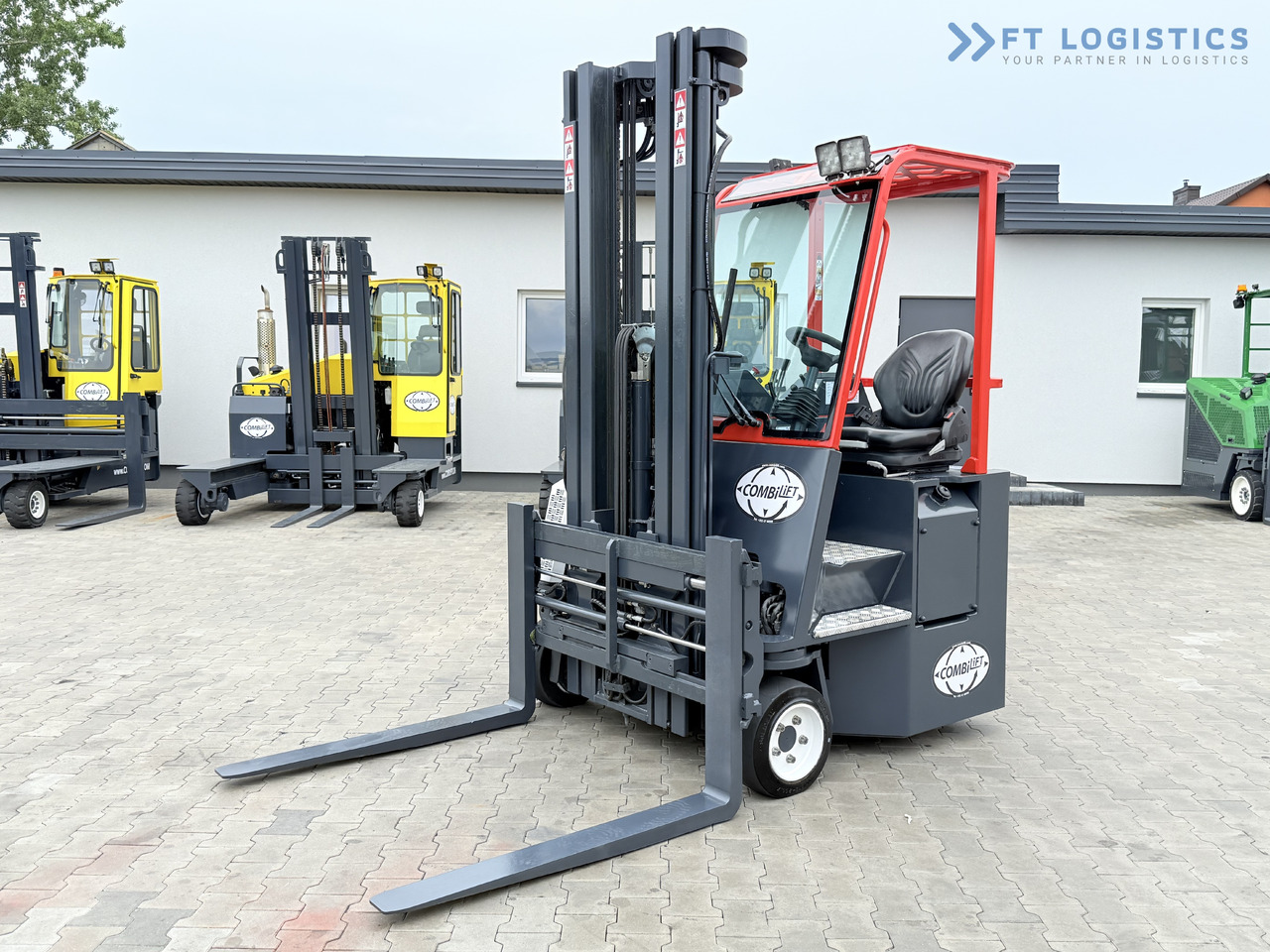 COMBILIFT Combilift C3000CB – TRIPLEX 6000mm – Year 2016 / Only 2,161 hours / Free Lift / Fork Positioner / Diesel - Empilhador de 4 vias: foto 1 COMBILIFT Combilift C3000CB – TRIPLEX 6000mm – Year 2016 / Only 2,161 hours / Free Lift / Fork Positioner / Diesel - Empilhador de 4 vias: foto 1