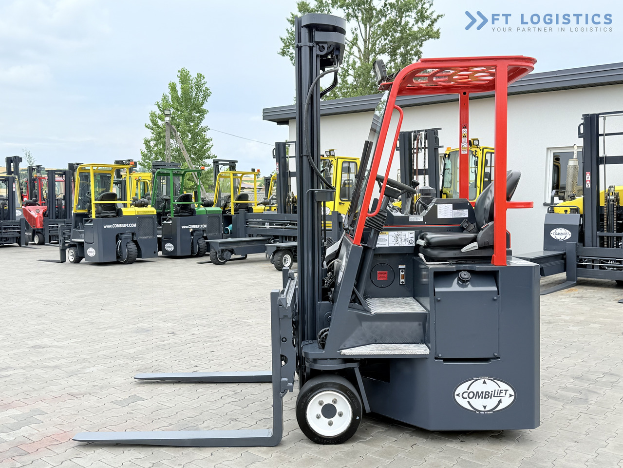 COMBILIFT Combilift C3000CB – TRIPLEX 6000mm – Year 2016 / Only 2,161 hours / Free Lift / Fork Positioner / Diesel - Empilhador de 4 vias: foto 2 COMBILIFT Combilift C3000CB – TRIPLEX 6000mm – Year 2016 / Only 2,161 hours / Free Lift / Fork Positioner / Diesel - Empilhador de 4 vias: foto 2