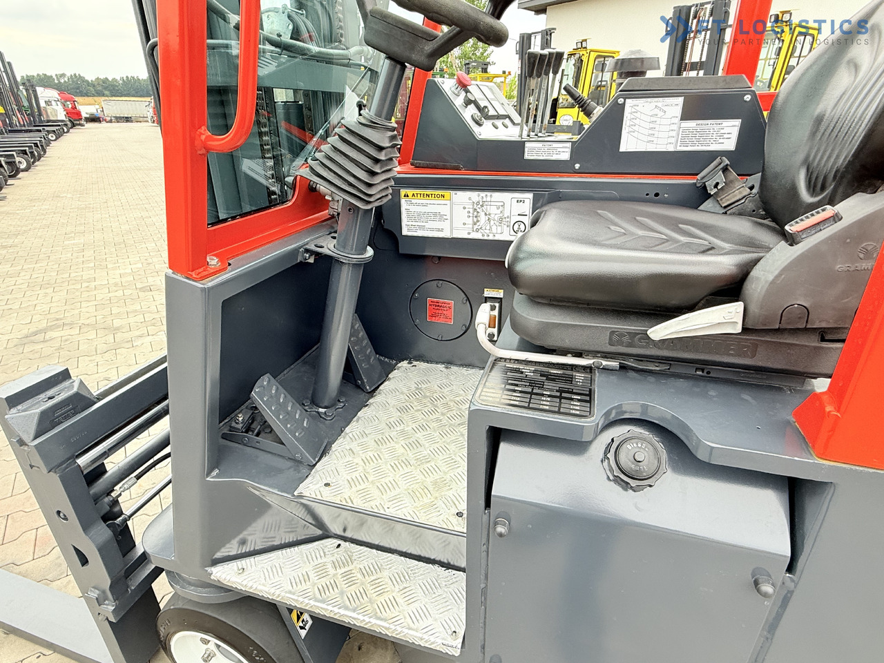 COMBILIFT Combilift C3000CB – TRIPLEX 6000mm – Year 2016 / Only 2,161 hours / Free Lift / Fork Positioner / Diesel - Empilhador de 4 vias: foto 5 COMBILIFT Combilift C3000CB – TRIPLEX 6000mm – Year 2016 / Only 2,161 hours / Free Lift / Fork Positioner / Diesel - Empilhador de 4 vias: foto 5