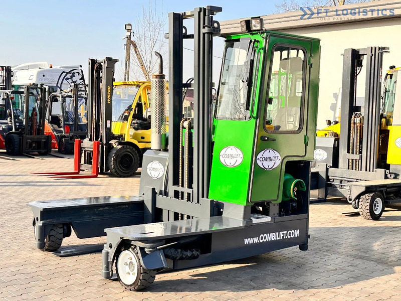Combilift C3000 / DUPLEX / 4100MM / LPG / FREE LIFT / Like New C3000 / DUPLEX / 4100MM / LPG / FREE LIFT / Like New - Empilhador de 4 vias: foto 1 Combilift C3000 / DUPLEX / 4100MM / LPG / FREE LIFT / Like New C3000 / DUPLEX / 4100MM / LPG / FREE LIFT / Like New - Empilhador de 4 vias: foto 1