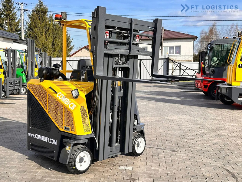 Combilift C3000CB / LPG / TRIPLEX / 4900MM / FREE LIFT / POSITIONER / LIKE NEW C3000CB / LPG / TRIPLEX / 4900MM / FREE LIFT / POSITIONER / - Empilhador de 4 vias: foto 1 Combilift C3000CB / LPG / TRIPLEX / 4900MM / FREE LIFT / POSITIONER / LIKE NEW C3000CB / LPG / TRIPLEX / 4900MM / FREE LIFT / POSITIONER / - Empilhador de 4 vias: foto 1