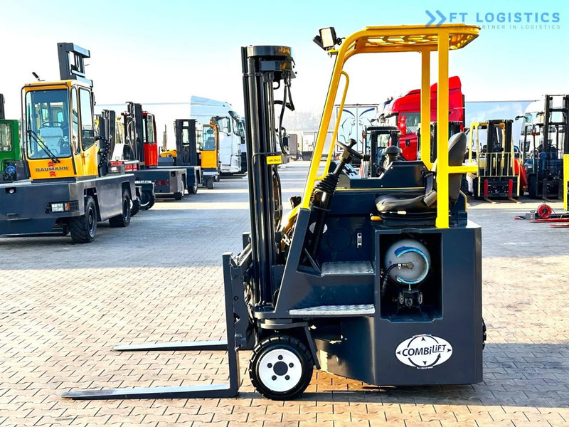 Combilift C3000CB / LPG / TRIPLEX - 4900MM / LPG / FREE LIFT / FORK POSITIONER C3000CB / LPG / TRIPLEX - 4900MM / LPG / FREE LIFT / FORK P - Empilhador de 4 vias: foto 2 Combilift C3000CB / LPG / TRIPLEX - 4900MM / LPG / FREE LIFT / FORK POSITIONER C3000CB / LPG / TRIPLEX - 4900MM / LPG / FREE LIFT / FORK P - Empilhador de 4 vias: foto 2