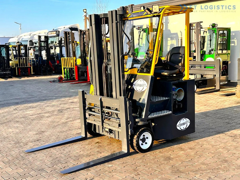 Combilift C3000CB / LPG / TRIPLEX - 4900MM / LPG / FREE LIFT / FORK POSITIONER C3000CB / LPG / TRIPLEX - 4900MM / LPG / FREE LIFT / FORK P - Empilhador de 4 vias: foto 1 Combilift C3000CB / LPG / TRIPLEX - 4900MM / LPG / FREE LIFT / FORK POSITIONER C3000CB / LPG / TRIPLEX - 4900MM / LPG / FREE LIFT / FORK P - Empilhador de 4 vias: foto 1