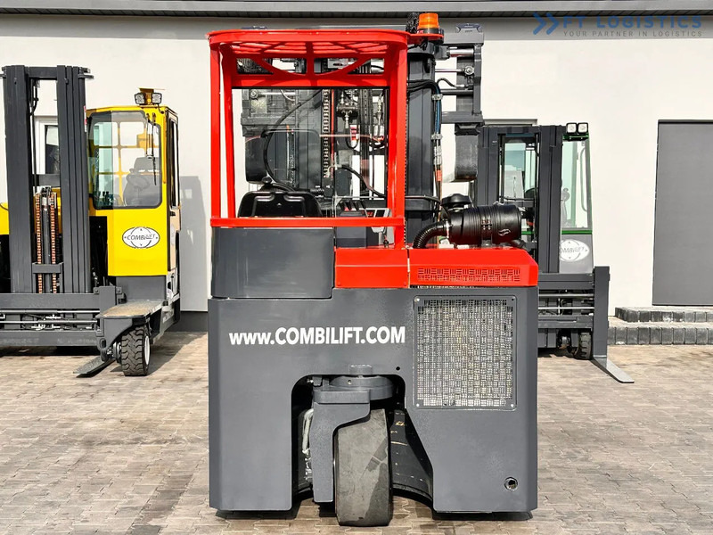Combilift C3000CB / LPG / TRIPLEX / 5500MM / FREE LIFT / FORK SHIFT / POSITIONER C3000CB / LPG / TRIPLEX / 5500MM / FREE LIFT / FORK SHIFT - Empilhador de 4 vias: foto 4 Combilift C3000CB / LPG / TRIPLEX / 5500MM / FREE LIFT / FORK SHIFT / POSITIONER C3000CB / LPG / TRIPLEX / 5500MM / FREE LIFT / FORK SHIFT - Empilhador de 4 vias: foto 4