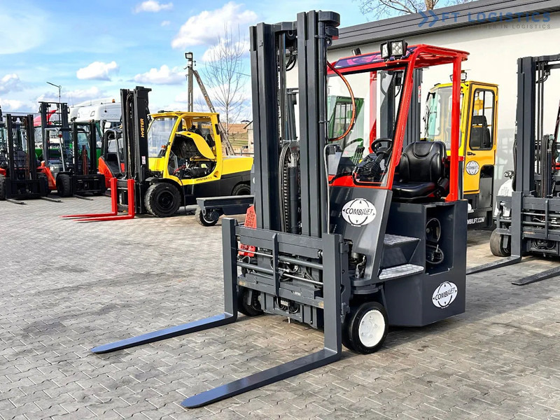 Combilift C3000CB / LPG / TRIPLEX / 5500MM / FREE LIFT / FORK SHIFT / POSITIONER C3000CB / LPG / TRIPLEX / 5500MM / FREE LIFT / FORK SHIFT - Empilhador de 4 vias: foto 2 Combilift C3000CB / LPG / TRIPLEX / 5500MM / FREE LIFT / FORK SHIFT / POSITIONER C3000CB / LPG / TRIPLEX / 5500MM / FREE LIFT / FORK SHIFT - Empilhador de 4 vias: foto 2