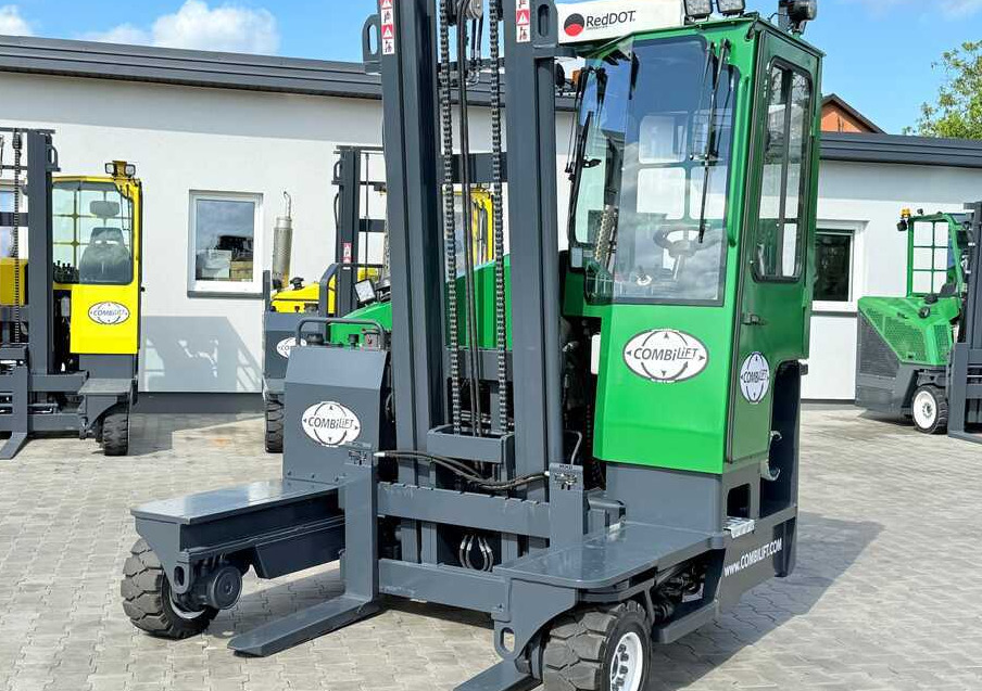 Combilift C3500 / DUPLEX 4100MM / GAS / EXTENDABLE FORKS / CABIN / HEATING + AIR CONDITIONING / LIKE NEW - Empilhador de 4 vias: foto 2 Combilift C3500 / DUPLEX 4100MM / GAS / EXTENDABLE FORKS / CABIN / HEATING + AIR CONDITIONING / LIKE NEW - Empilhador de 4 vias: foto 2