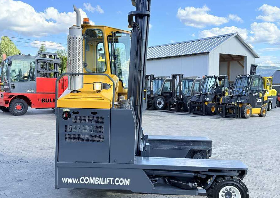 Combilift C4000 / GAS / DUPLEX - 4100MM / SIDE SHIFT / FREE LIFT / FULL HEATED CABIN / ONLY 4223 HOURS / CONDITION – LIKE NEW! - Empilhador de 4 vias: foto 5 Combilift C4000 / GAS / DUPLEX - 4100MM / SIDE SHIFT / FREE LIFT / FULL HEATED CABIN / ONLY 4223 HOURS / CONDITION – LIKE NEW! - Empilhador de 4 vias: foto 5