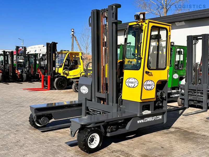 Combilift C4000 / LPG / DUPLEX / 4100MM / SCALE / SIDE SHIFT / LIKE NEW C4000 / LPG / DUPLEX / 4100MM / SCALE / SIDE SHIFT / LIKE NEW - Empilhador de 4 vias: foto 1 Combilift C4000 / LPG / DUPLEX / 4100MM / SCALE / SIDE SHIFT / LIKE NEW C4000 / LPG / DUPLEX / 4100MM / SCALE / SIDE SHIFT / LIKE NEW - Empilhador de 4 vias: foto 1