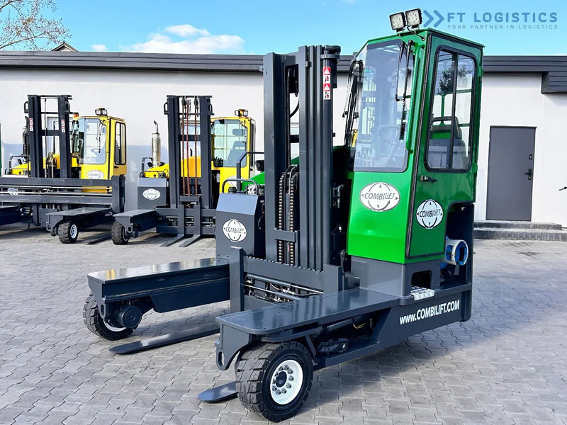 Combilift C4000 / TRIPLEX / 4900MM / LPG / FREE LIFT / FORK SHIFT / LIKE NEW C4000 / TRIPLEX / 4900MM / LPG / FREE LIFT / FORK SHIFT / LIK - Empilhador de 4 vias: foto 3 Combilift C4000 / TRIPLEX / 4900MM / LPG / FREE LIFT / FORK SHIFT / LIKE NEW C4000 / TRIPLEX / 4900MM / LPG / FREE LIFT / FORK SHIFT / LIK - Empilhador de 4 vias: foto 3