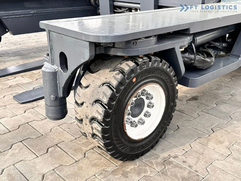 Combilift C4500 / LPG / TRIPLEX / 5500MM / FREE LIFT / HYDRAULIC FORK SHIFT / Like New C4500 / LPG / TRIPLEX / 5500MM / FREE LIFT / HYDRAU - Empilhador de 4 vias: foto 5 Combilift C4500 / LPG / TRIPLEX / 5500MM / FREE LIFT / HYDRAULIC FORK SHIFT / Like New C4500 / LPG / TRIPLEX / 5500MM / FREE LIFT / HYDRAU - Empilhador de 4 vias: foto 5