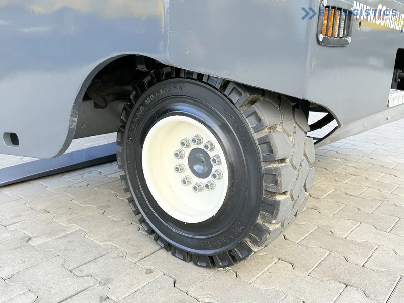 Combilift C5000SR / DIESEL / TRIPLEX MAST – 6100 MM / FORK POSITIONER / FULL CABIN C5000SR / DIESEL / TRIPLEX MAST – 6100 MM / FORK POSITI - Empilhador de 4 vias: foto 4 Combilift C5000SR / DIESEL / TRIPLEX MAST – 6100 MM / FORK POSITIONER / FULL CABIN C5000SR / DIESEL / TRIPLEX MAST – 6100 MM / FORK POSITI - Empilhador de 4 vias: foto 4