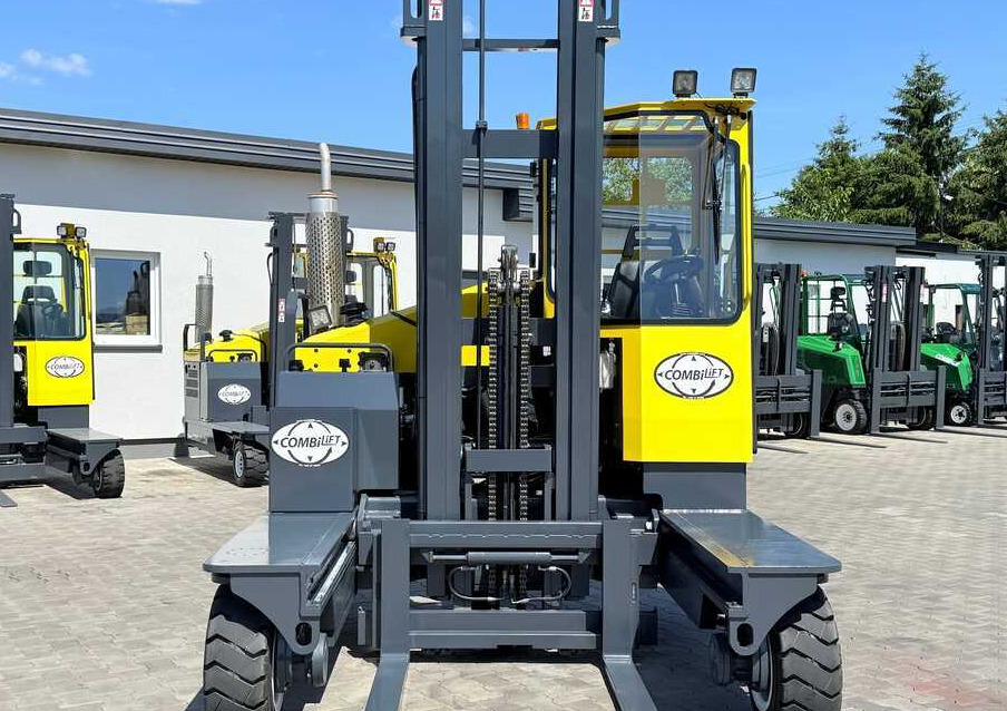 Combilift C5000XL / DUPLEX 4500MM / FREE-LIFT / POSITIONER / NEW TIRES / LIKE NEW - Empilhador de 4 vias: foto 4 Combilift C5000XL / DUPLEX 4500MM / FREE-LIFT / POSITIONER / NEW TIRES / LIKE NEW - Empilhador de 4 vias: foto 4