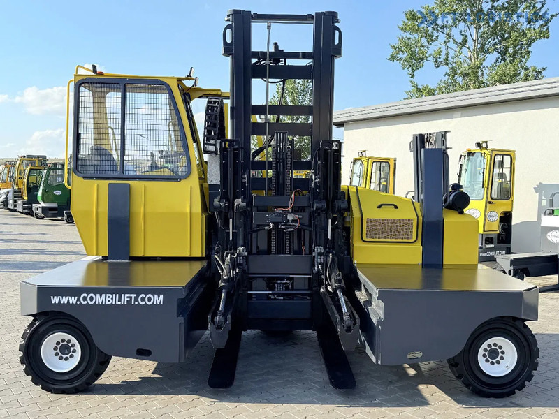 Combilift C6000SR / DUPLEX / 4200MM / LOAD CLAMP ON FORKS / FREE LIFT / DIESEL / POSITIONER / NEW TIRES / LIKE NEW / Wide range of four-wa - Empilhador de 4 vias: foto 3 Combilift C6000SR / DUPLEX / 4200MM / LOAD CLAMP ON FORKS / FREE LIFT / DIESEL / POSITIONER / NEW TIRES / LIKE NEW / Wide range of four-wa - Empilhador de 4 vias: foto 3