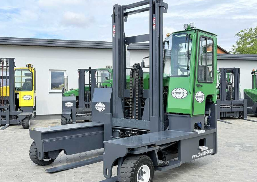 Combilift C8000 / GAS / DUPLEX - 4700MM / FORK POSITIONER / FREE LIFT / FULL HEATED CABIN / ONLY 5141H / CONDITION – LIKE NEW! - Empilhador de 4 vias: foto 1 Combilift C8000 / GAS / DUPLEX - 4700MM / FORK POSITIONER / FREE LIFT / FULL HEATED CABIN / ONLY 5141H / CONDITION – LIKE NEW! - Empilhador de 4 vias: foto 1
