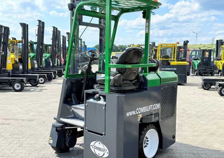 Empilhador de 4 vias Combilift CB2500 / DIESEL / EXTENDABLE FORKS / TRIPLEX / 5500MM / FREE LIFT / SIDE SHIFT / FORK POSITIONER / LIKE NEW: foto 36
