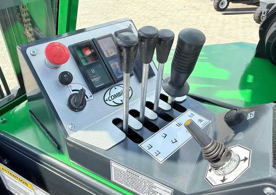 Empilhador de 4 vias Combilift CB2500 / DIESEL / EXTENDABLE FORKS / TRIPLEX / 5500MM / FREE LIFT / SIDE SHIFT / FORK POSITIONER / LIKE NEW: foto 15